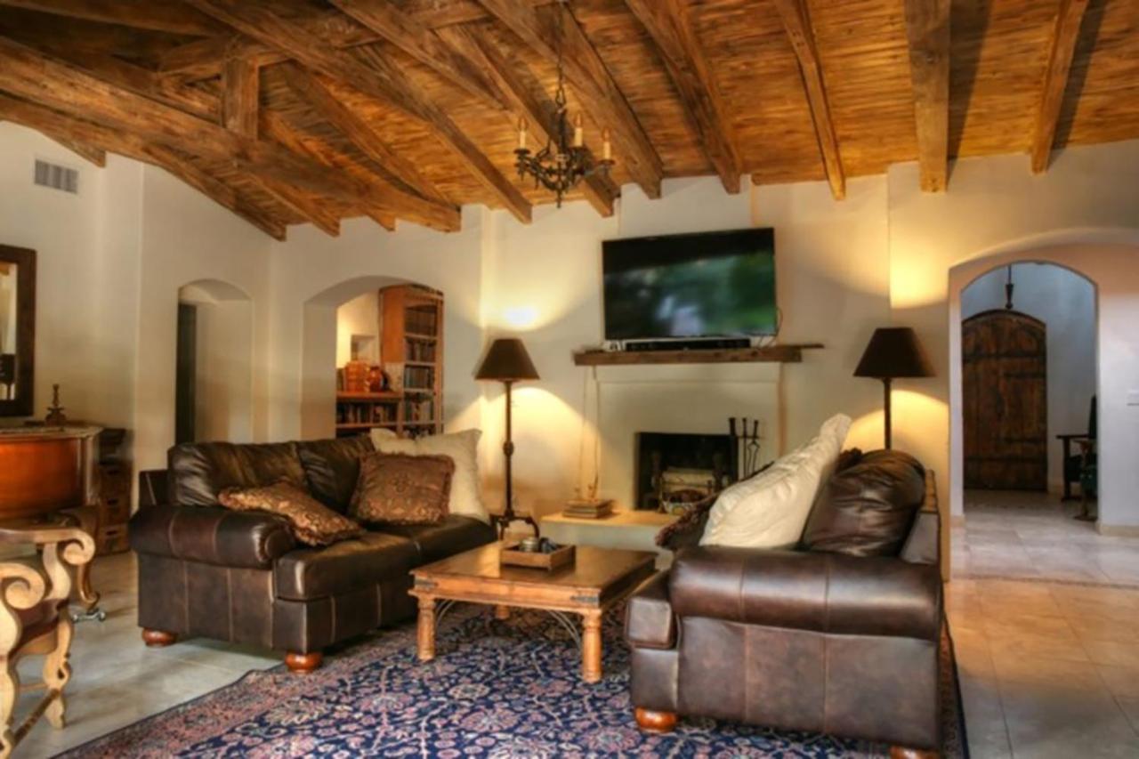 | Villa Thornhill