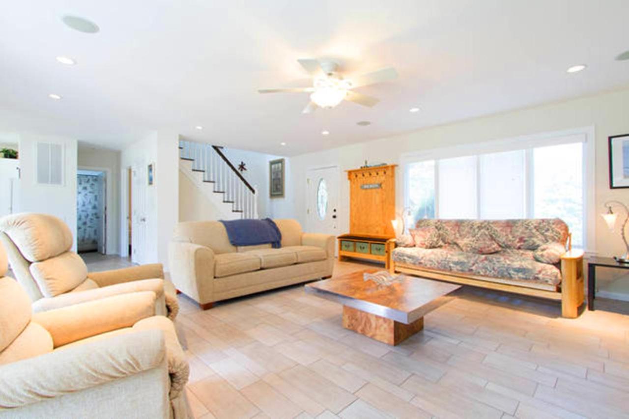 | Villa Paulina - 4 BR Waterfront Villa w/ View of Shinnecock Bay