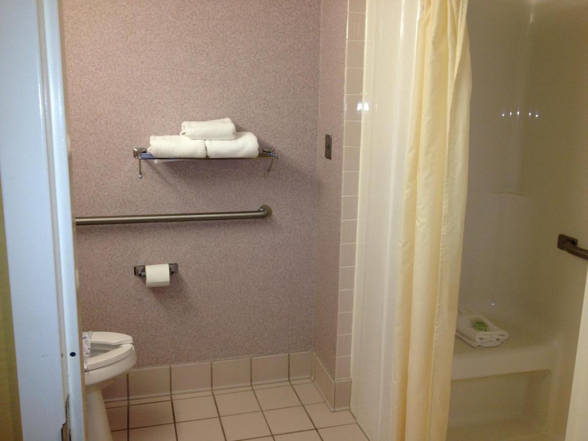 Deluxe King Room at Cherokee Grand Hotel