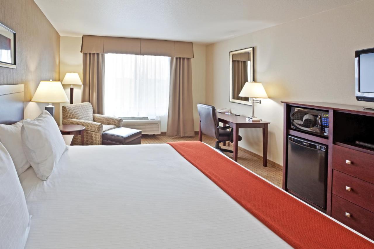  | Holiday Inn Express Hotel & Suites Vancouver Mall