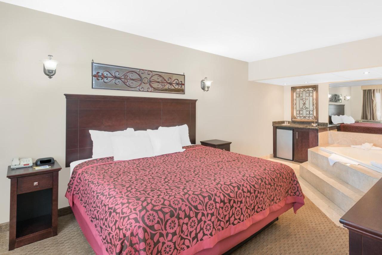 1 King Bed, One Bedroom, Suite, Non-Smoking at Days Inn by Wyndham Springfield/Phil.Intl Airport