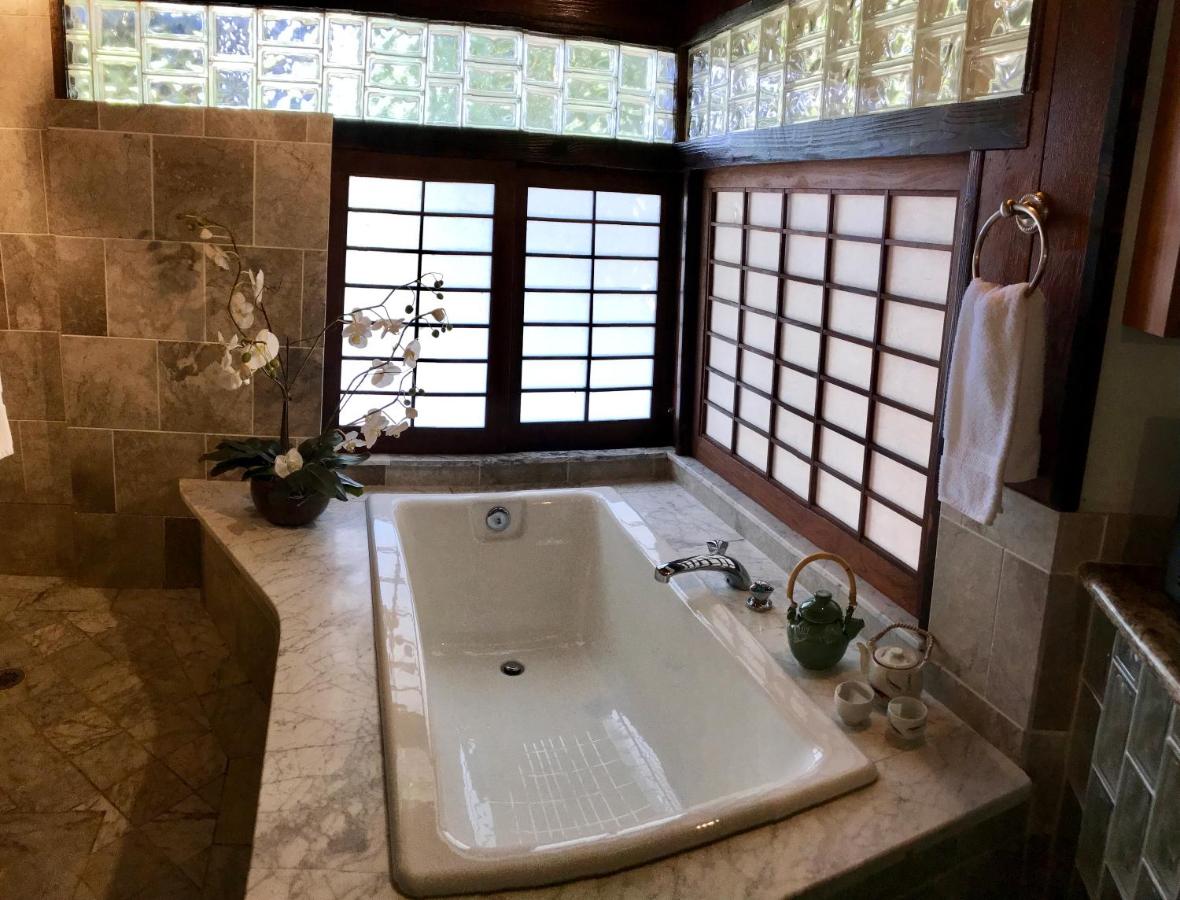 | Hale Maluhia Country Inn