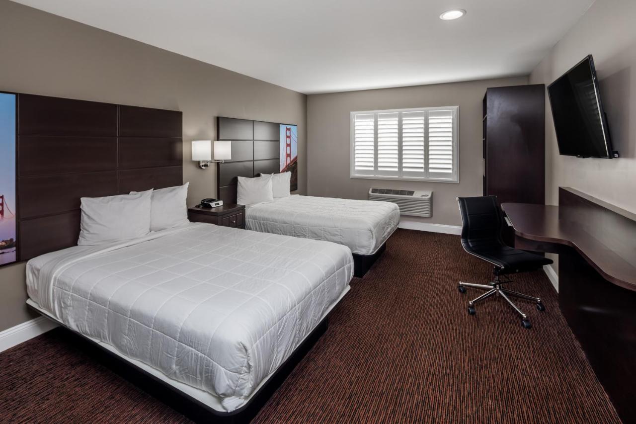 Double Room with Two Double Beds - Non-Smoking at Vallejo Inn