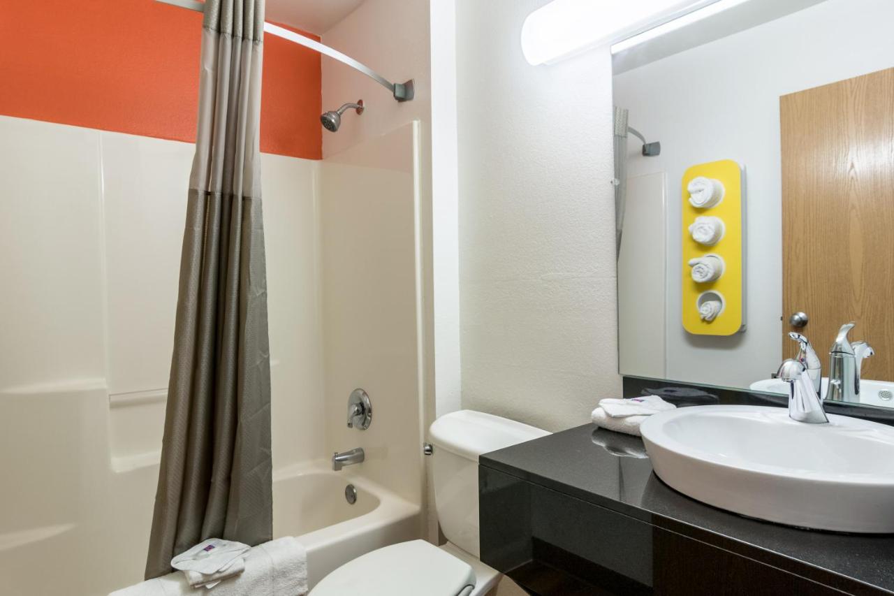 | Motel 6-Barkeyville, PA