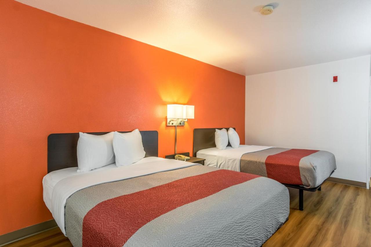 | Motel 6-Barkeyville, PA