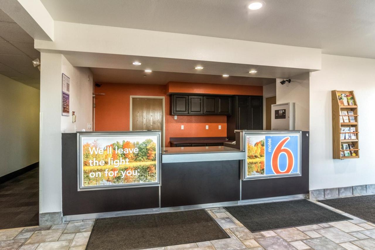 | Motel 6-Barkeyville, PA