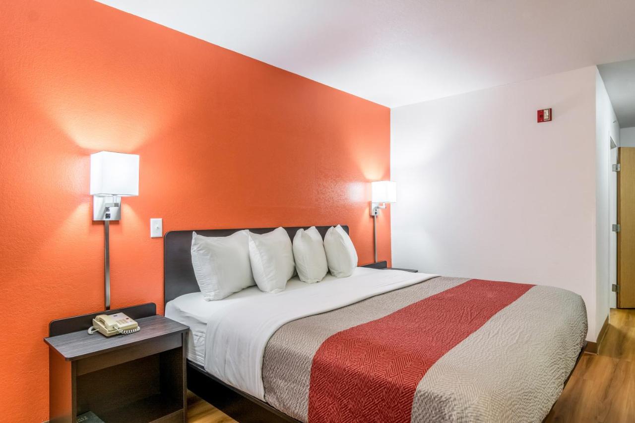 | Motel 6-Barkeyville, PA