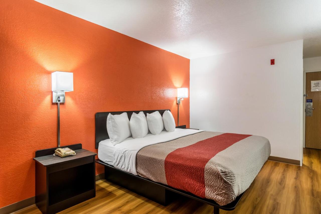 | Motel 6-Barkeyville, PA