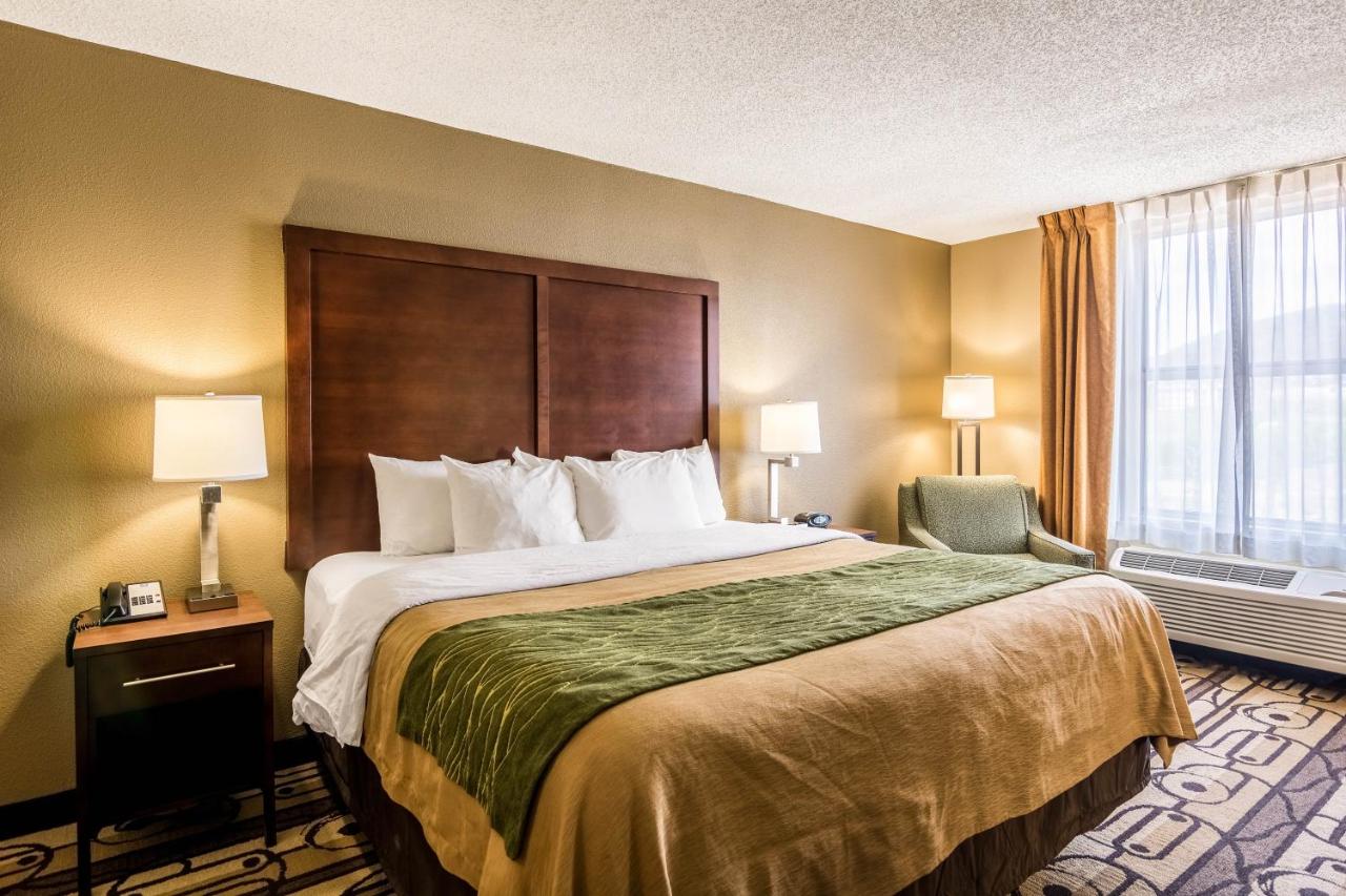 King Room - Non-Smoking at Comfort Inn & Suites Staunton