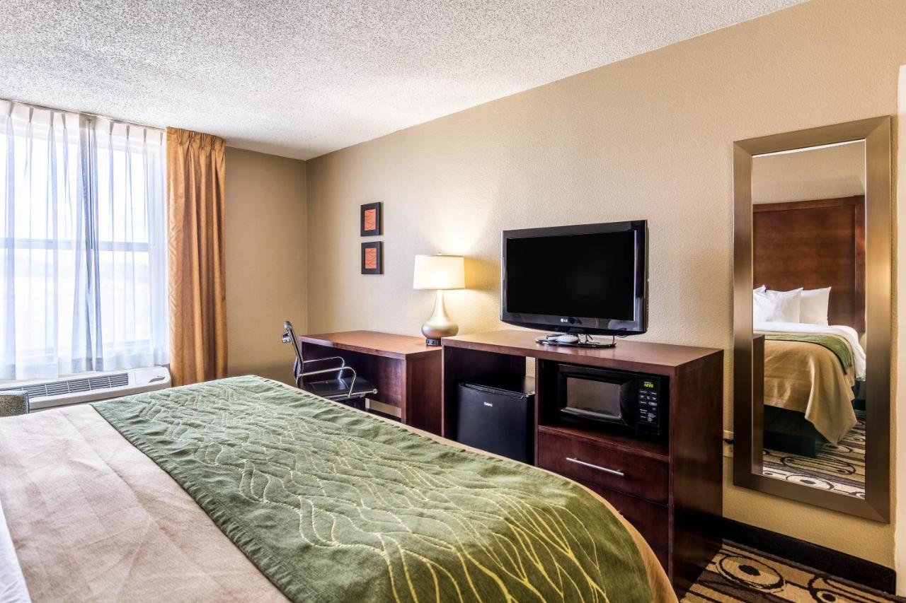 King Room - Non-Smoking at Comfort Inn & Suites Staunton