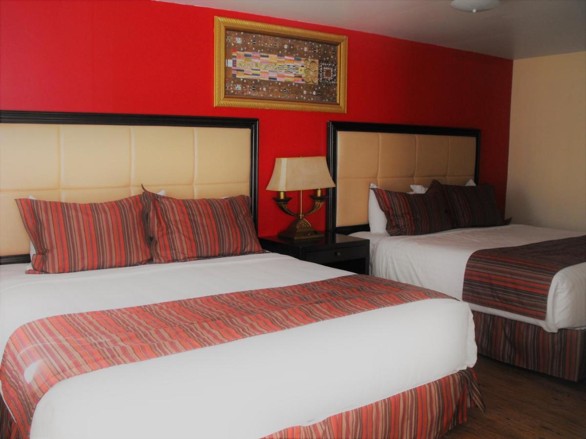 | Eagle Crater Lake Inn