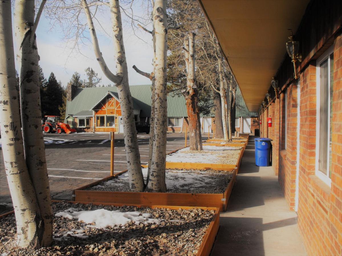 | Eagle Crater Lake Inn