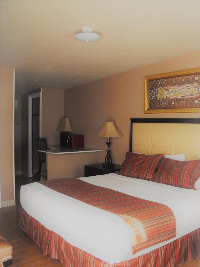 | Eagle Crater Lake Inn