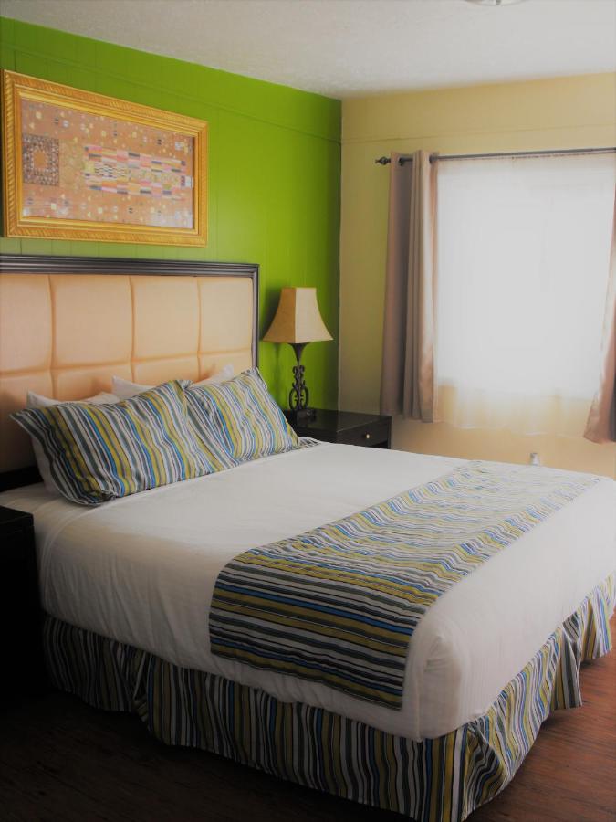 | Eagle Crater Lake Inn