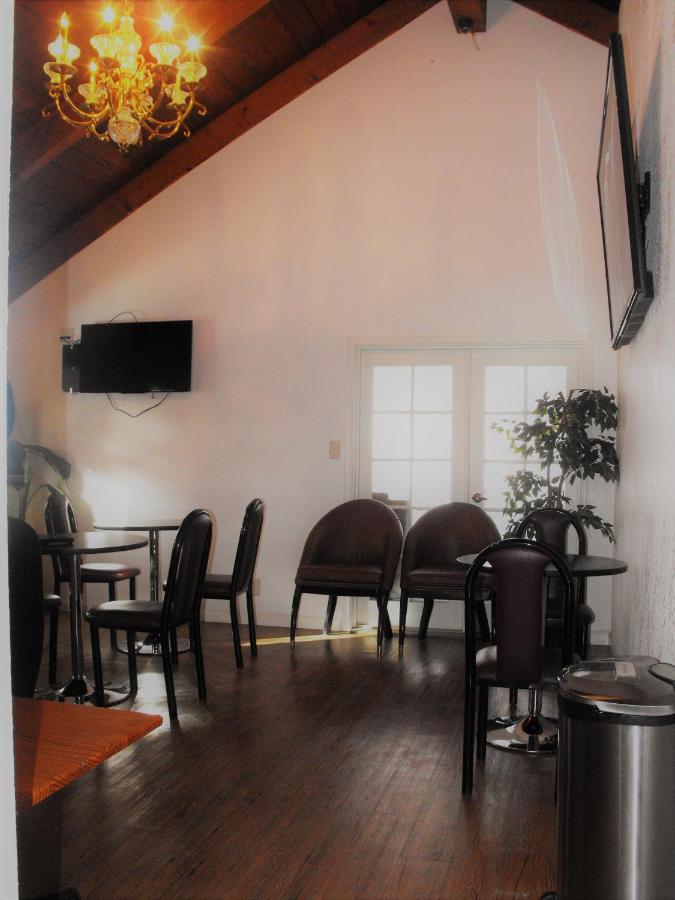 | Eagle Crater Lake Inn