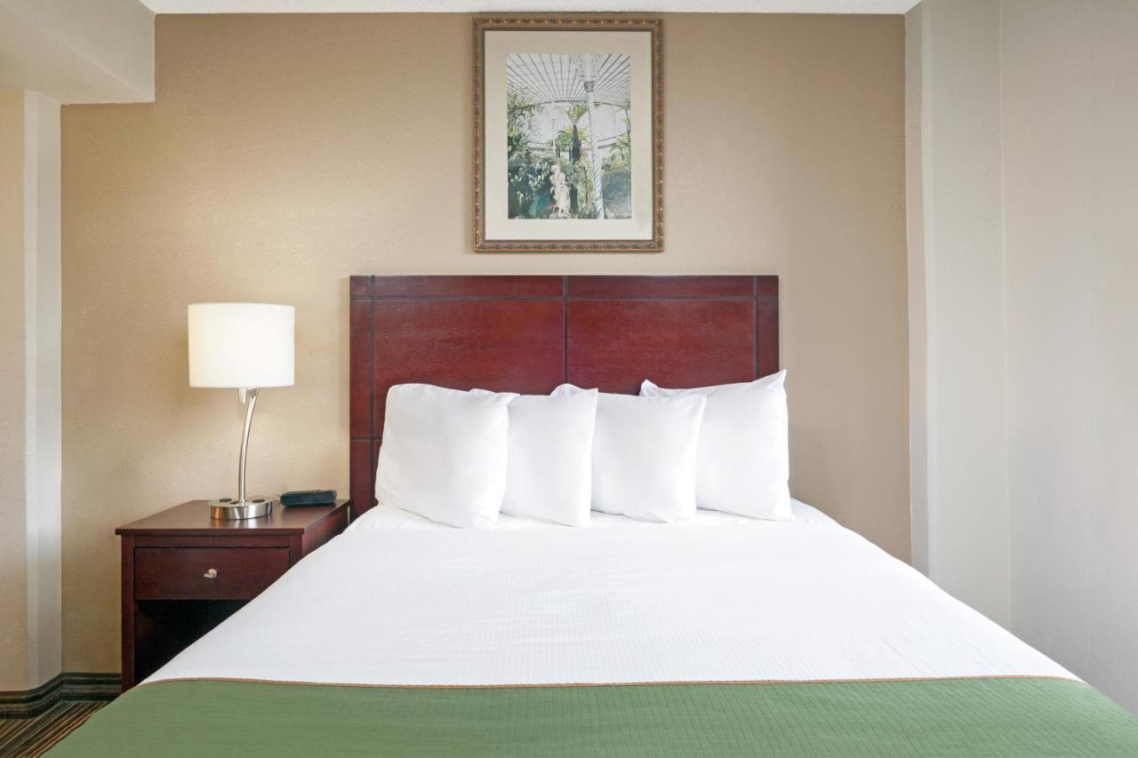 Queen Studio Suite with Roll-In Shower - Mobility Accessible/Non-Smoking at Hawthorn Extended Stay by Wyndham Richardson