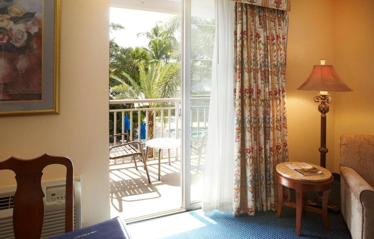  | Trianon Bonita Bay Hotel