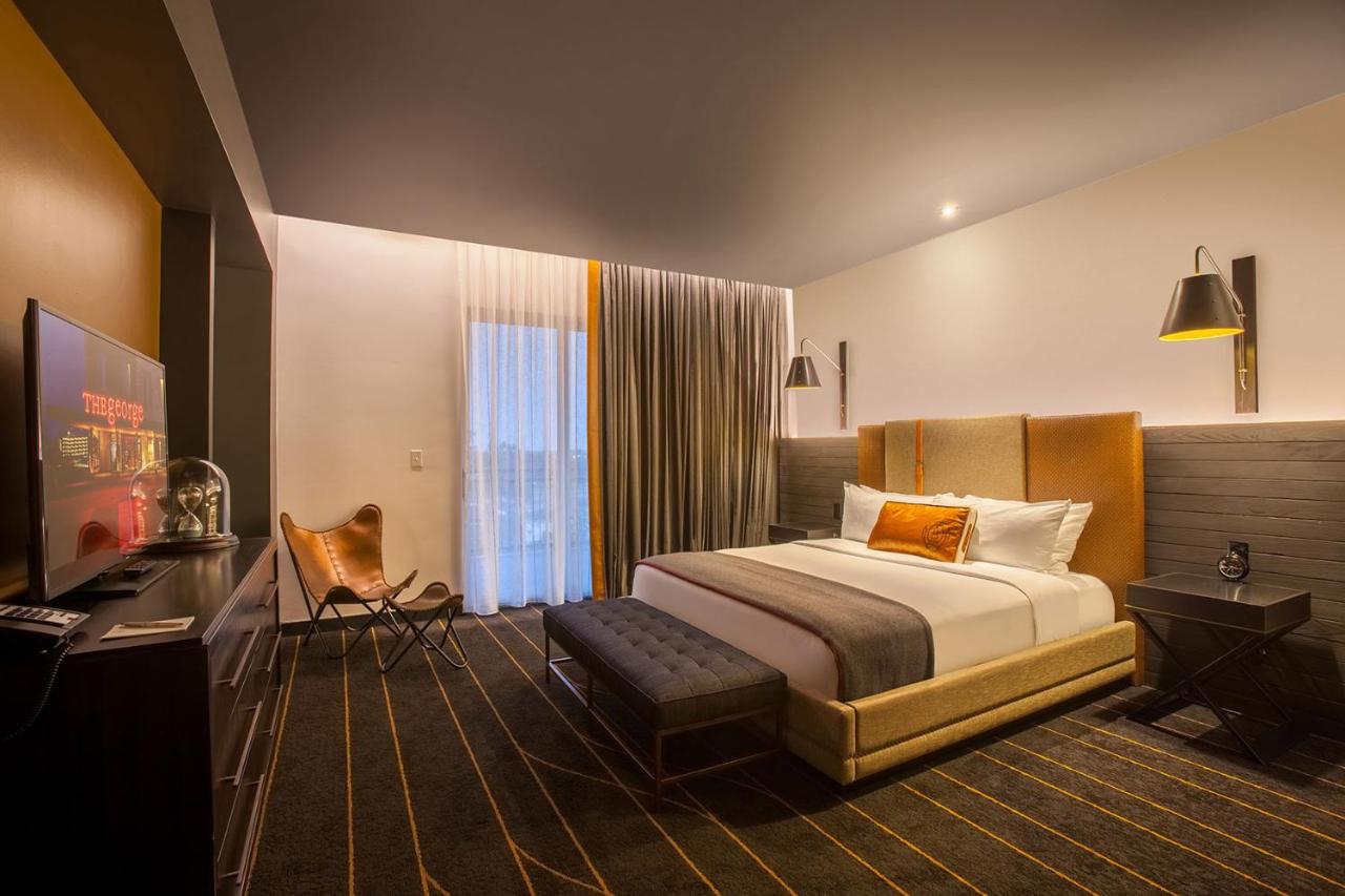Traditional King Room at The George, by Valencia Hotel Collection