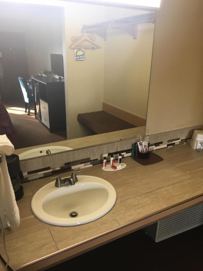 King Room - Non-Smoking at Days Inn by Wyndham Bend