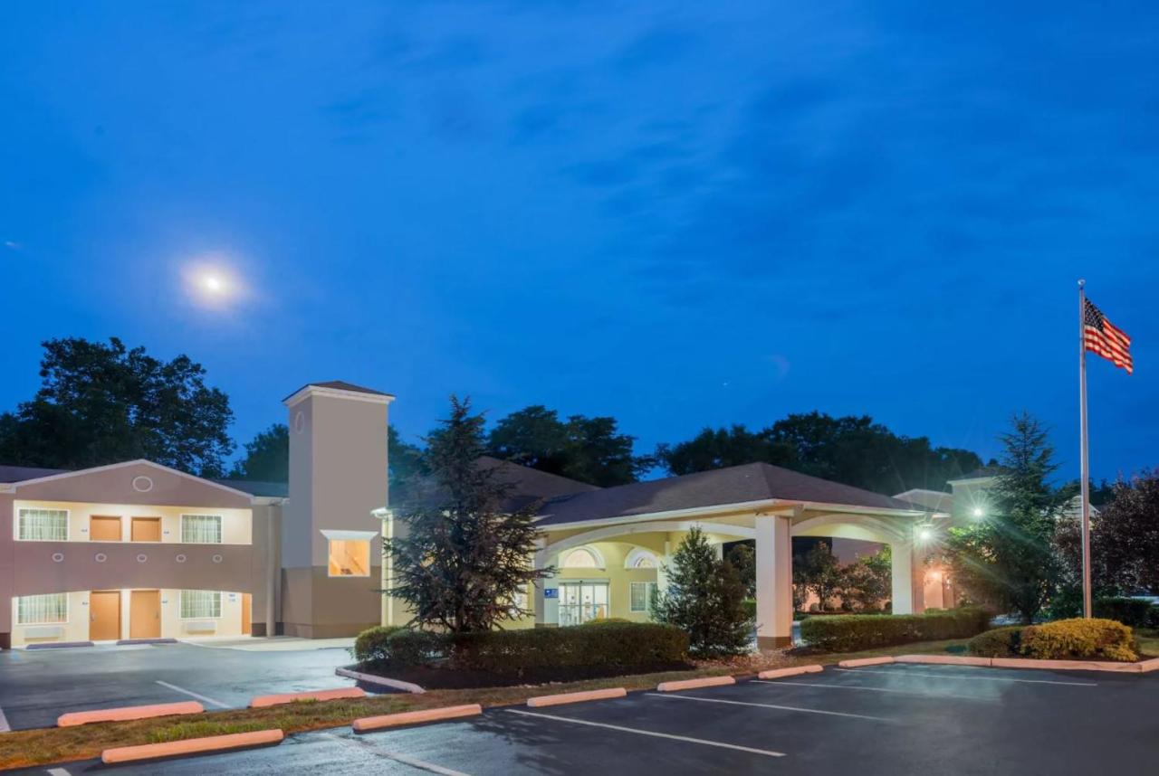 | Days Inn & Suites by Wyndham Cherry Hill - Philadelphia