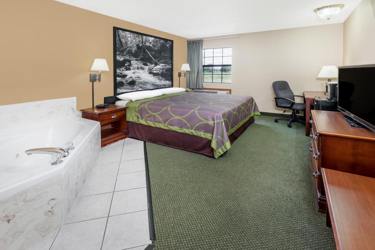 Studio King Suite - Non-Smoking at Super 8 by Wyndham Pine Bluff