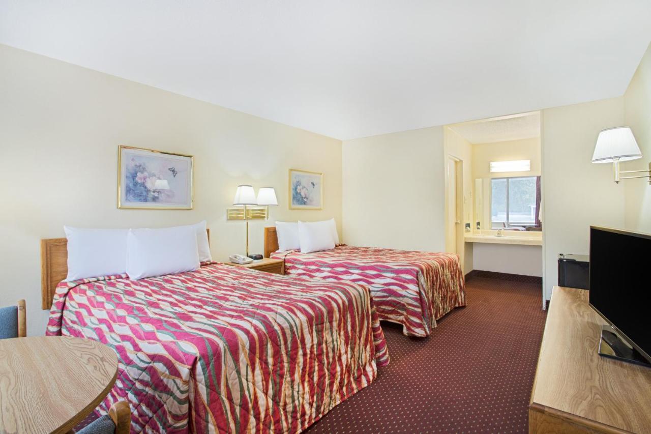 Deluxe Double Room with Two Double Beds - Non-Smoking at Days Inn by Wyndham Bristol Parkway