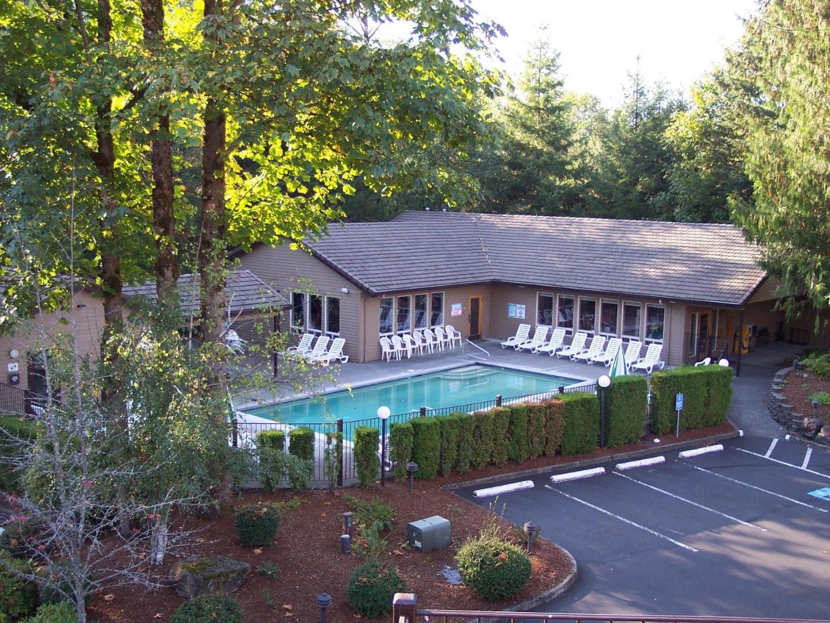 | Whispering Woods Resort, a VRI resort