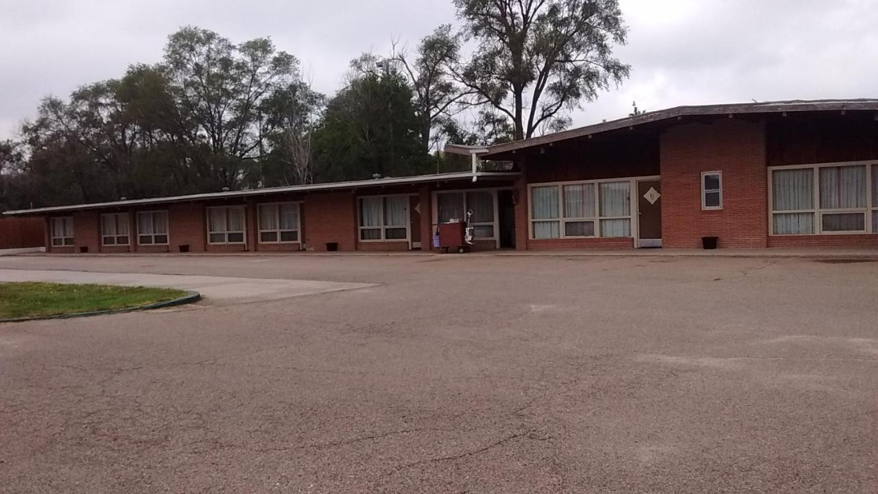 | Cedar Inn