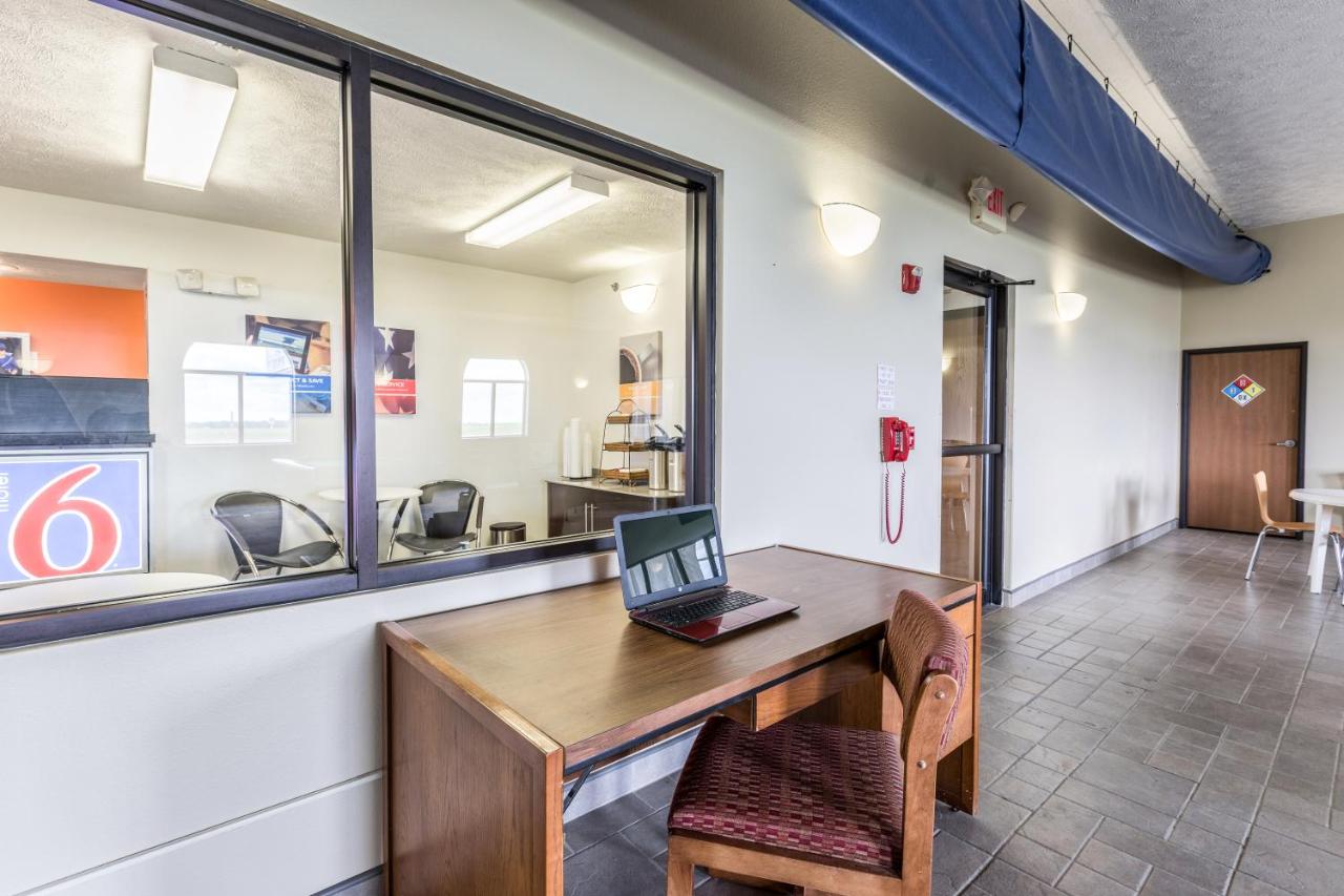 | Motel 6-Percival, IA