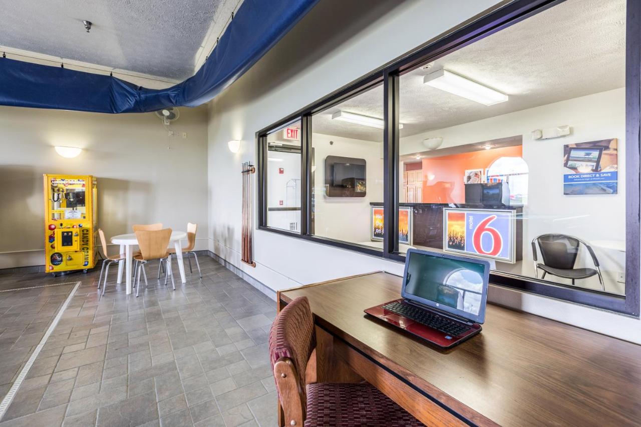 | Motel 6-Percival, IA