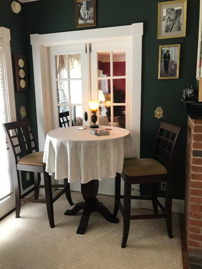 | A Williamsburg White House Inn