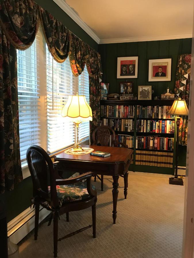 | A Williamsburg White House Inn