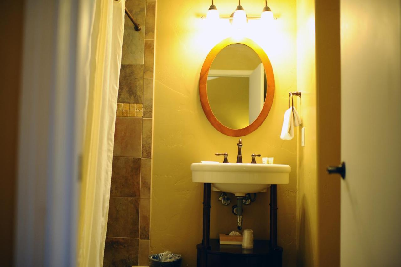 | Sunset Inn Pacific Grove