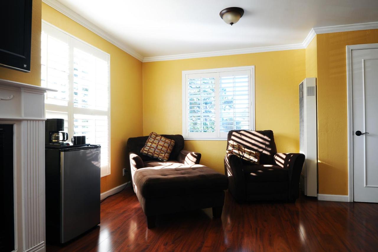 | Sunset Inn Pacific Grove