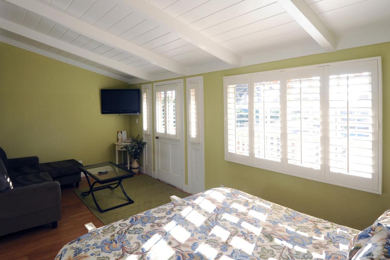 | Sunset Inn Pacific Grove