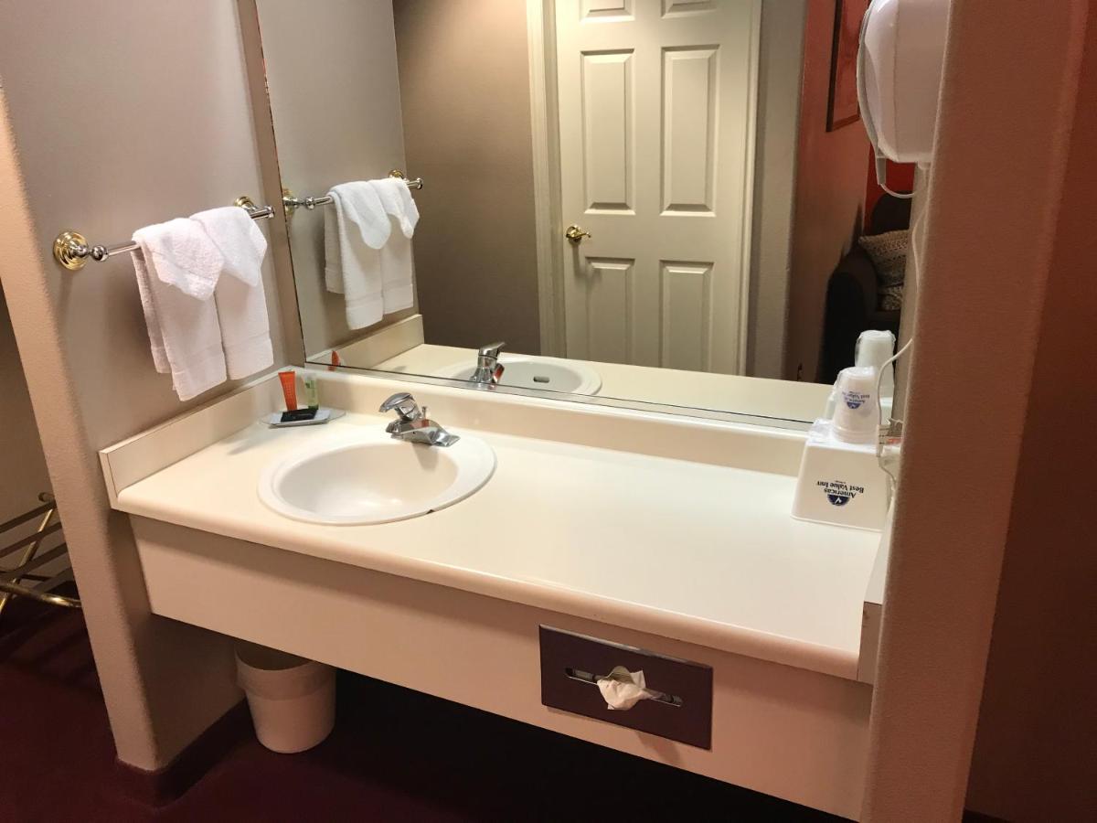 King Room at Americas Best Value Inn Cedar City