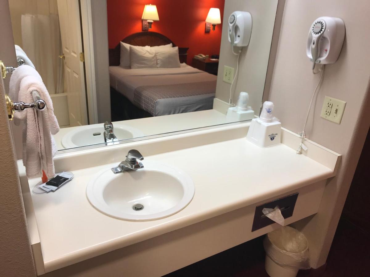 King Room at Americas Best Value Inn Cedar City