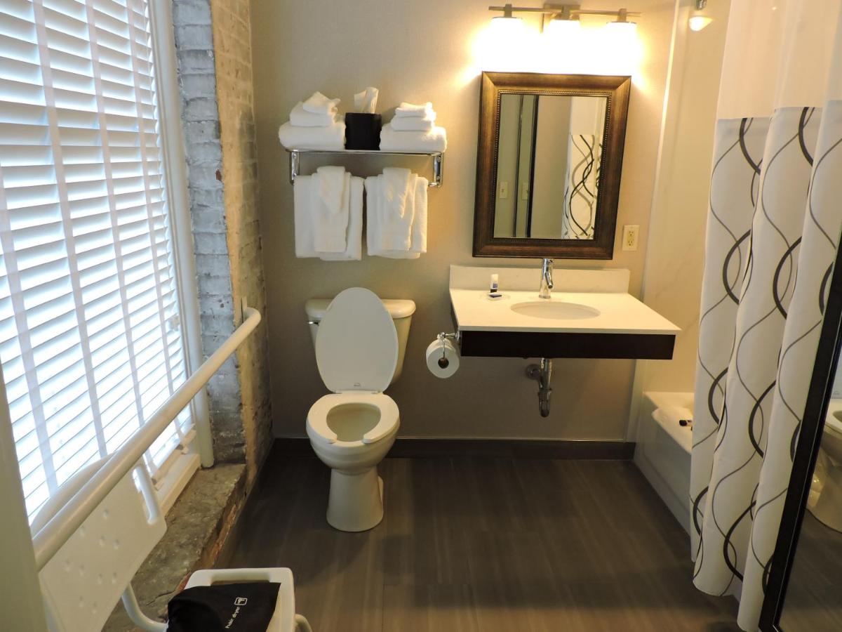 Double Room with Two Double Beds and Mobility Accessible Bathtub at Best Western Plus St. Christopher Hotel