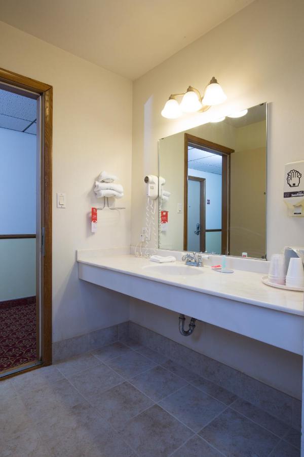 King Room - Non-Smoking at Travelodge by Wyndham Merrill