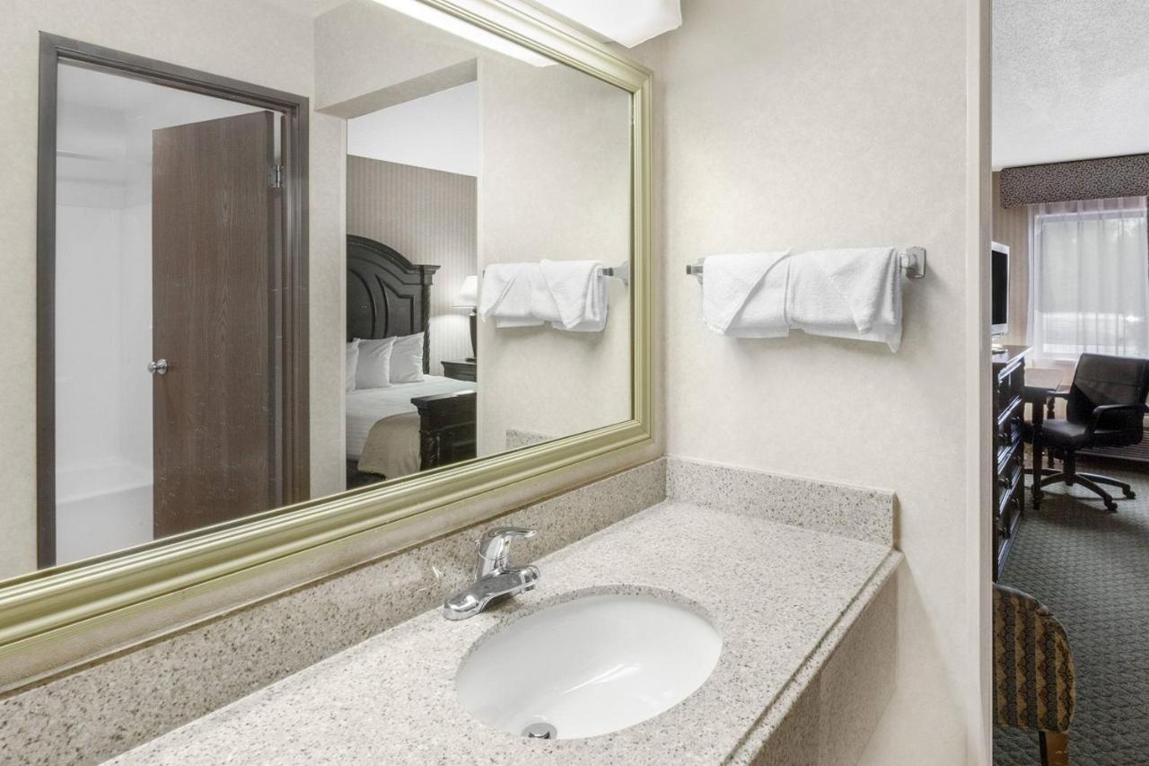 King Room - Non-Smoking at Baymont by Wyndham Bridgeport/Frankenmuth