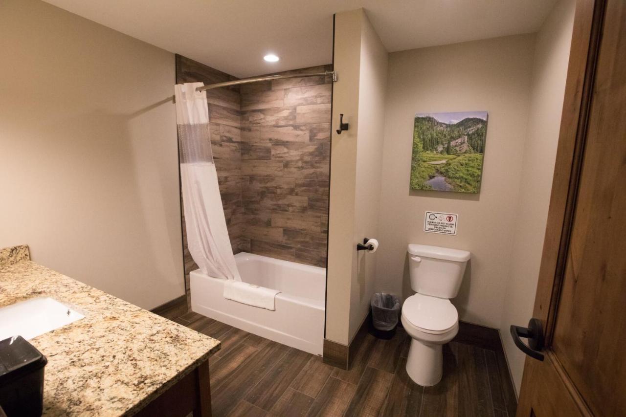 Deluxe Double Room with Two Queen Beds at Sawtelle Mountain Resort