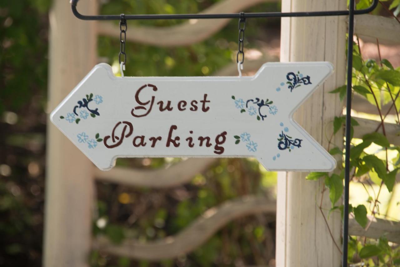| Sutherland House Victorian Bed and Breakfast