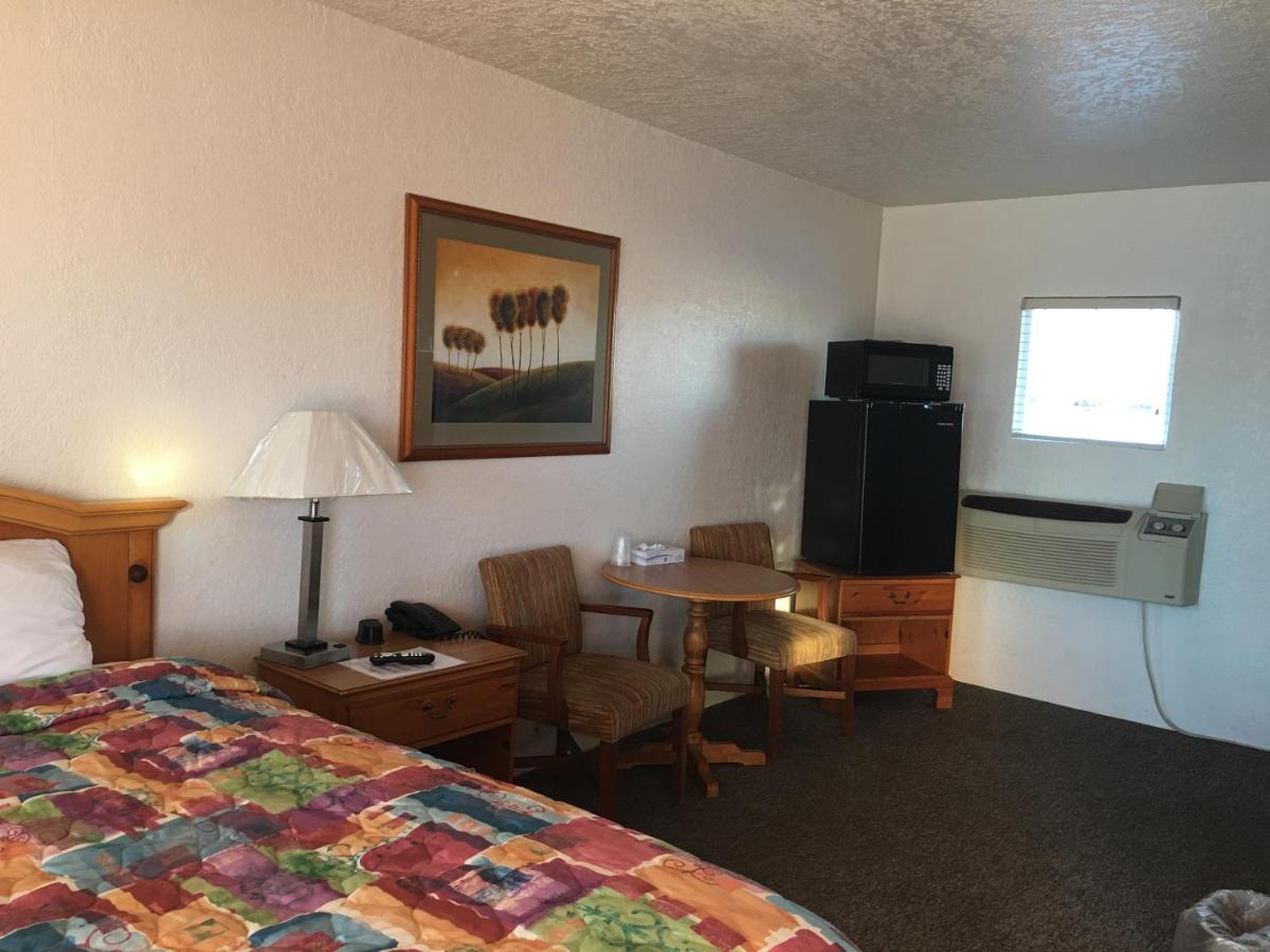 King Room - Non-Smoking at Circle S Lodge