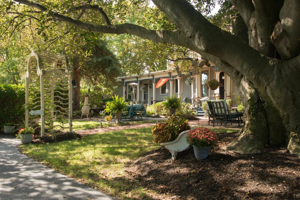  | Sutherland House Victorian Bed and Breakfast