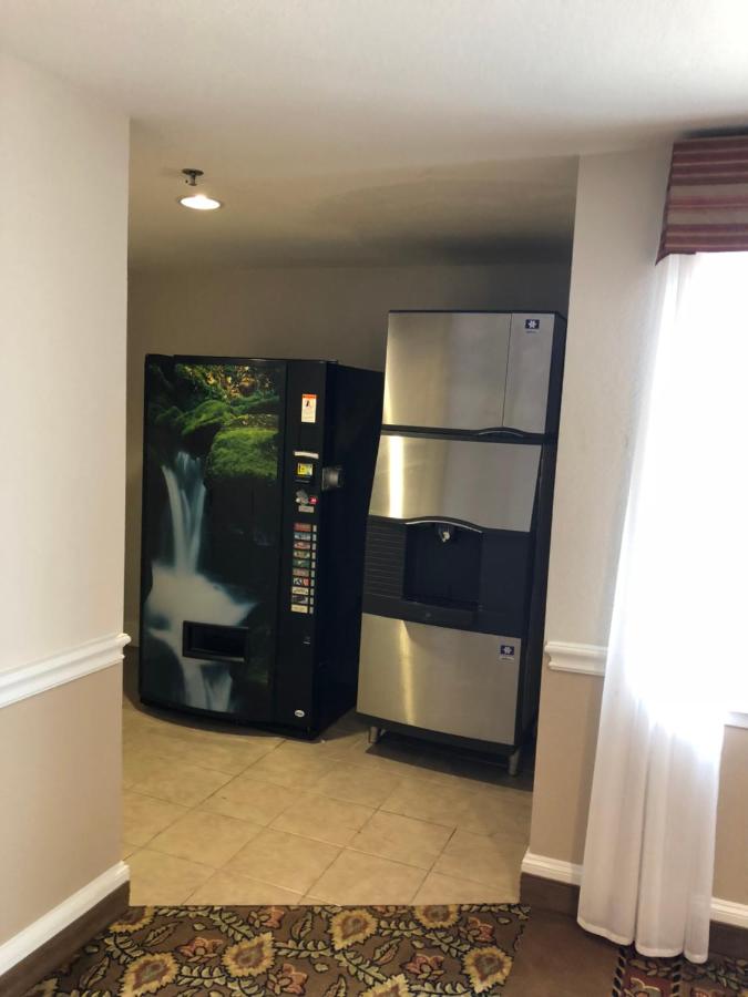 | Americas Best Value Inn - Gun Barrel City