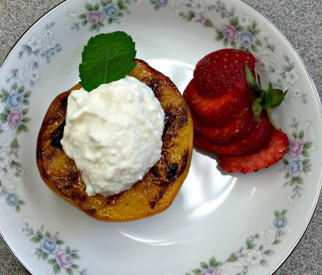 | Sutherland House Victorian Bed and Breakfast