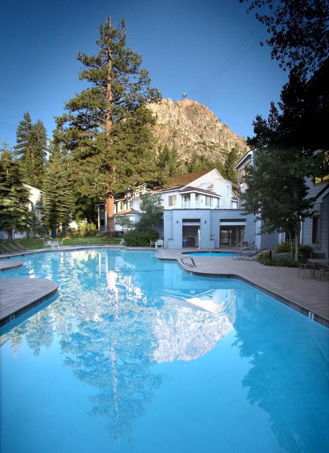 | Palisades Tahoe Lodge