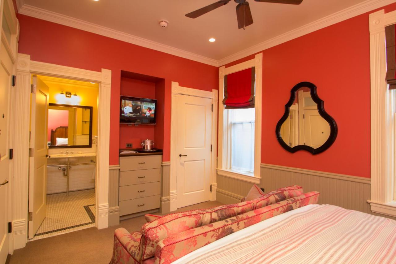 | New Sheridan Hotel