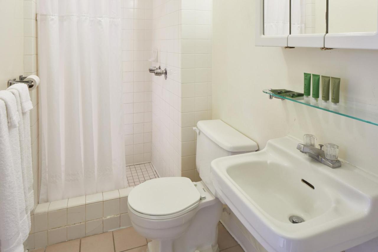 | Pacific Marina Inn