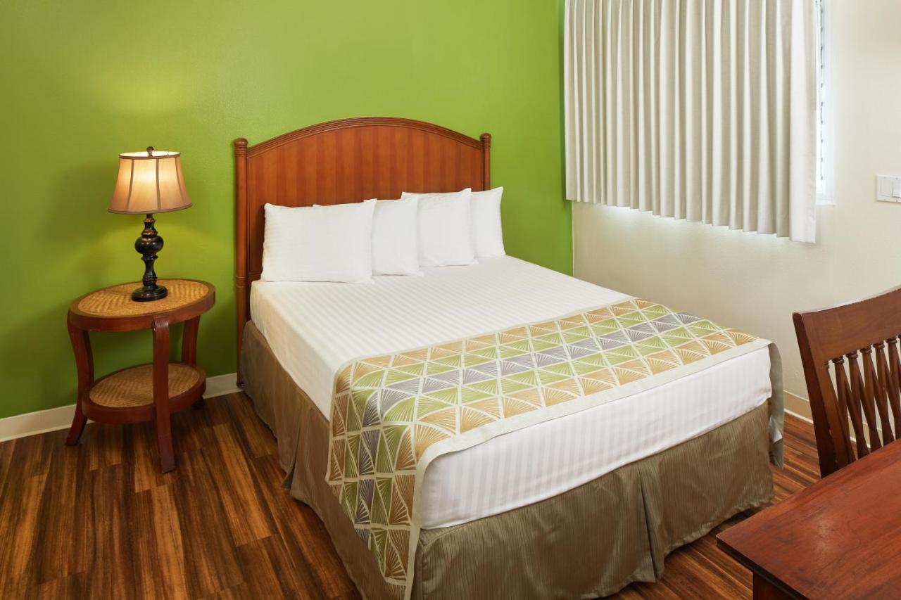 | Pacific Marina Inn